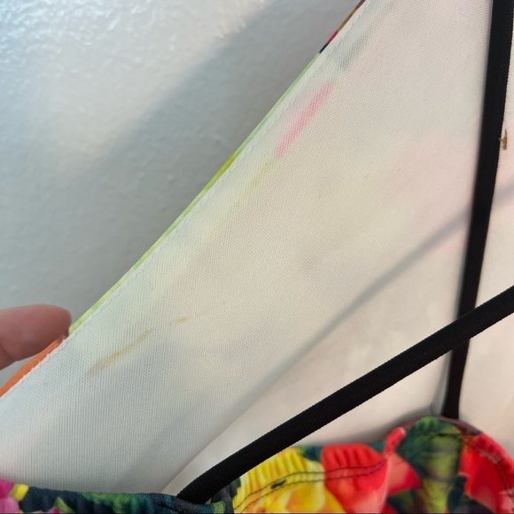 Flamingo Sleeveless Cross Back Blouse Floral - Picture 9 of 9